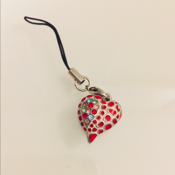 Accessories - 🌸 Heart phone charm NWOT